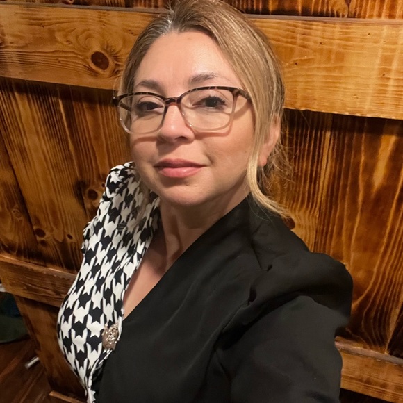 Meet your Posher, Cindy - Picture 1 of 1